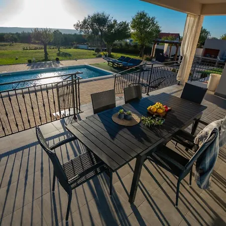 Casa Kamber With Pool Biograd na Moru